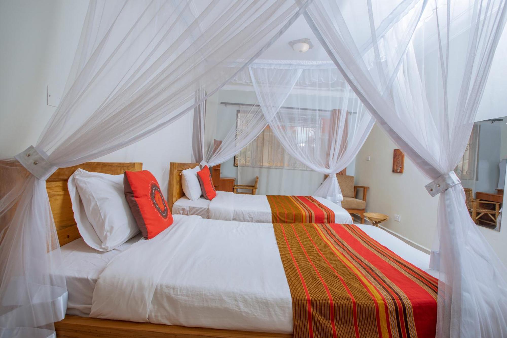 Silver Oaks Hotel Boma Fort Portal Eksteriør bilde