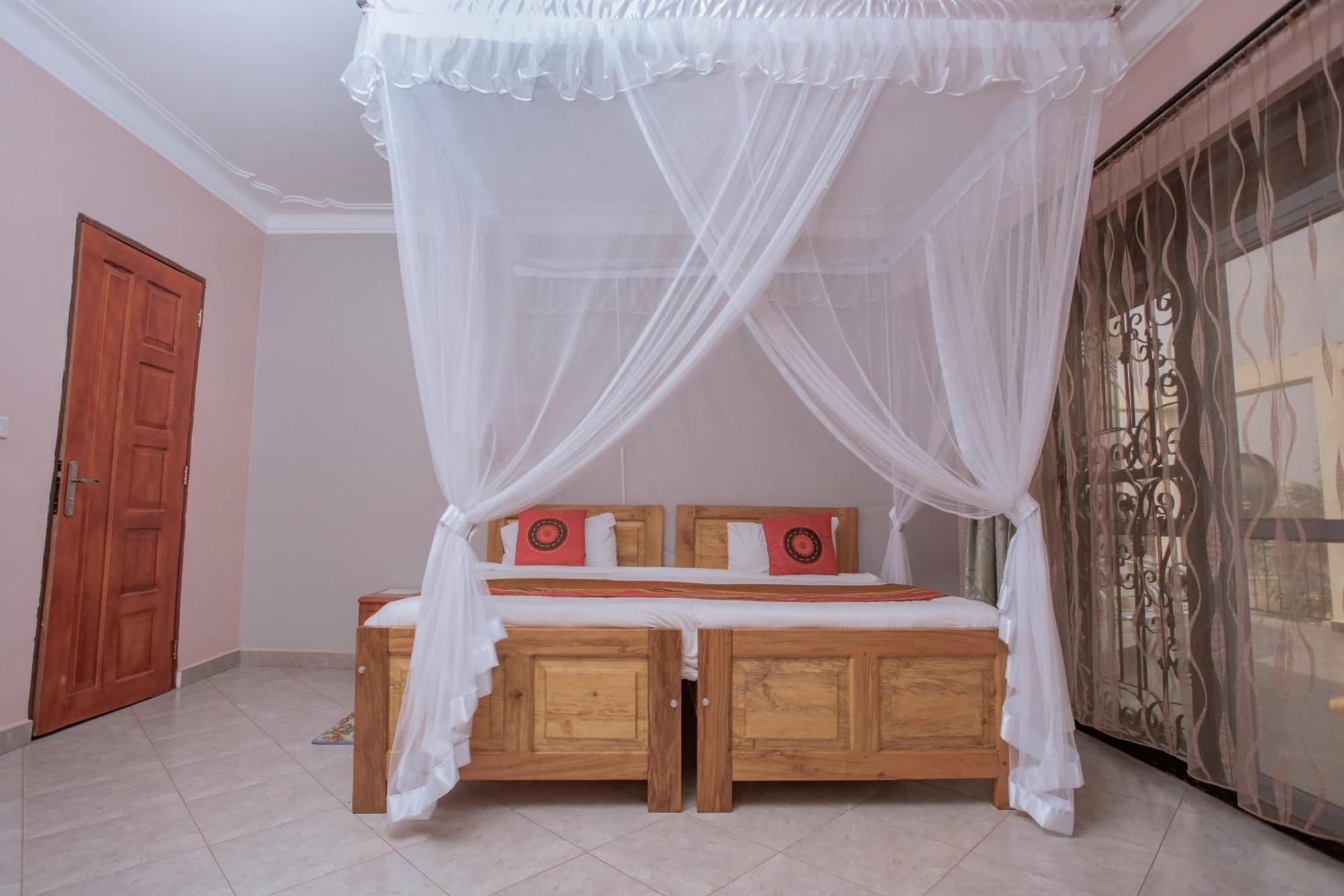 Silver Oaks Hotel Boma Fort Portal Eksteriør bilde