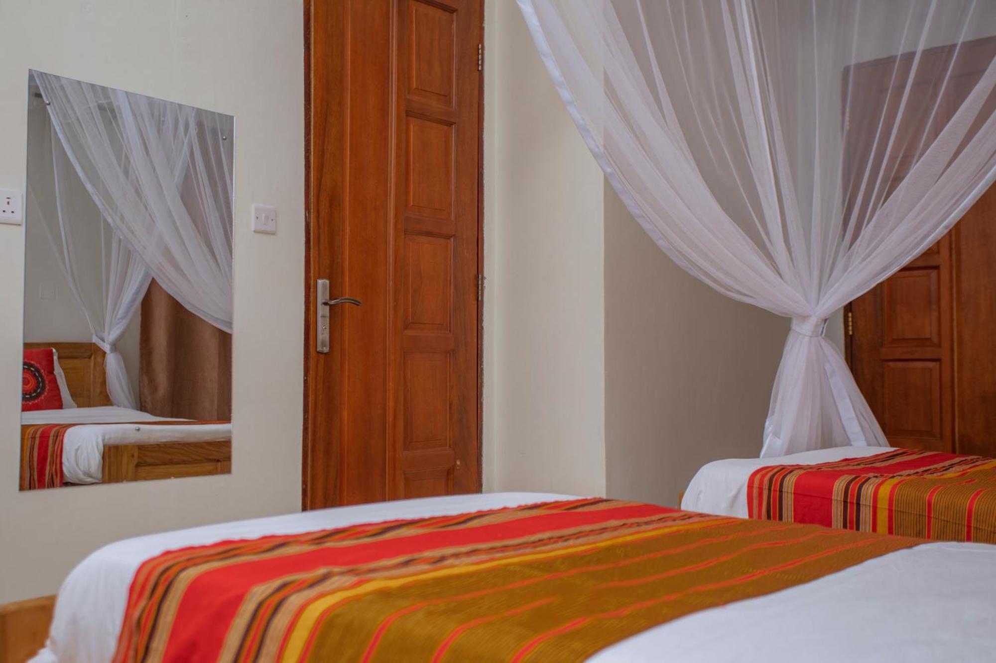 Silver Oaks Hotel Boma Fort Portal Eksteriør bilde