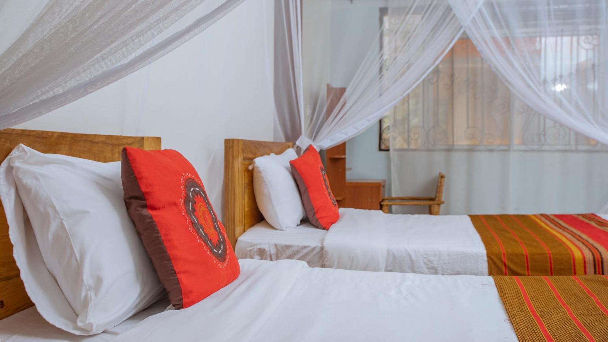 Silver Oaks Hotel Boma Fort Portal Eksteriør bilde
