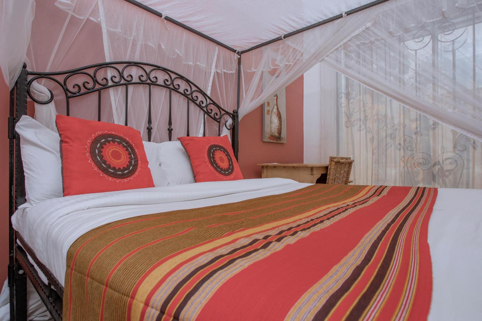 Silver Oaks Hotel Boma Fort Portal Eksteriør bilde