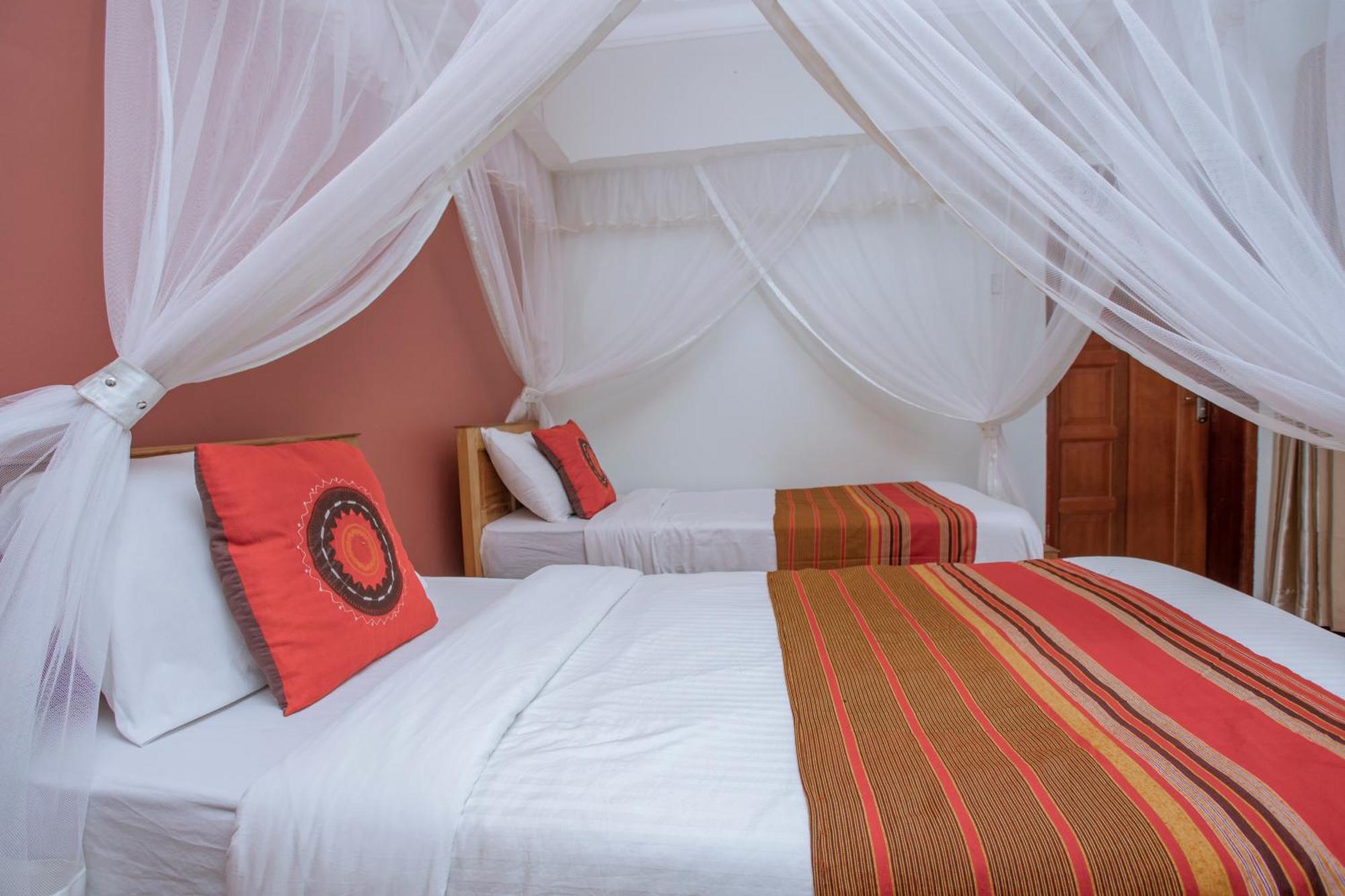 Silver Oaks Hotel Boma Fort Portal Eksteriør bilde