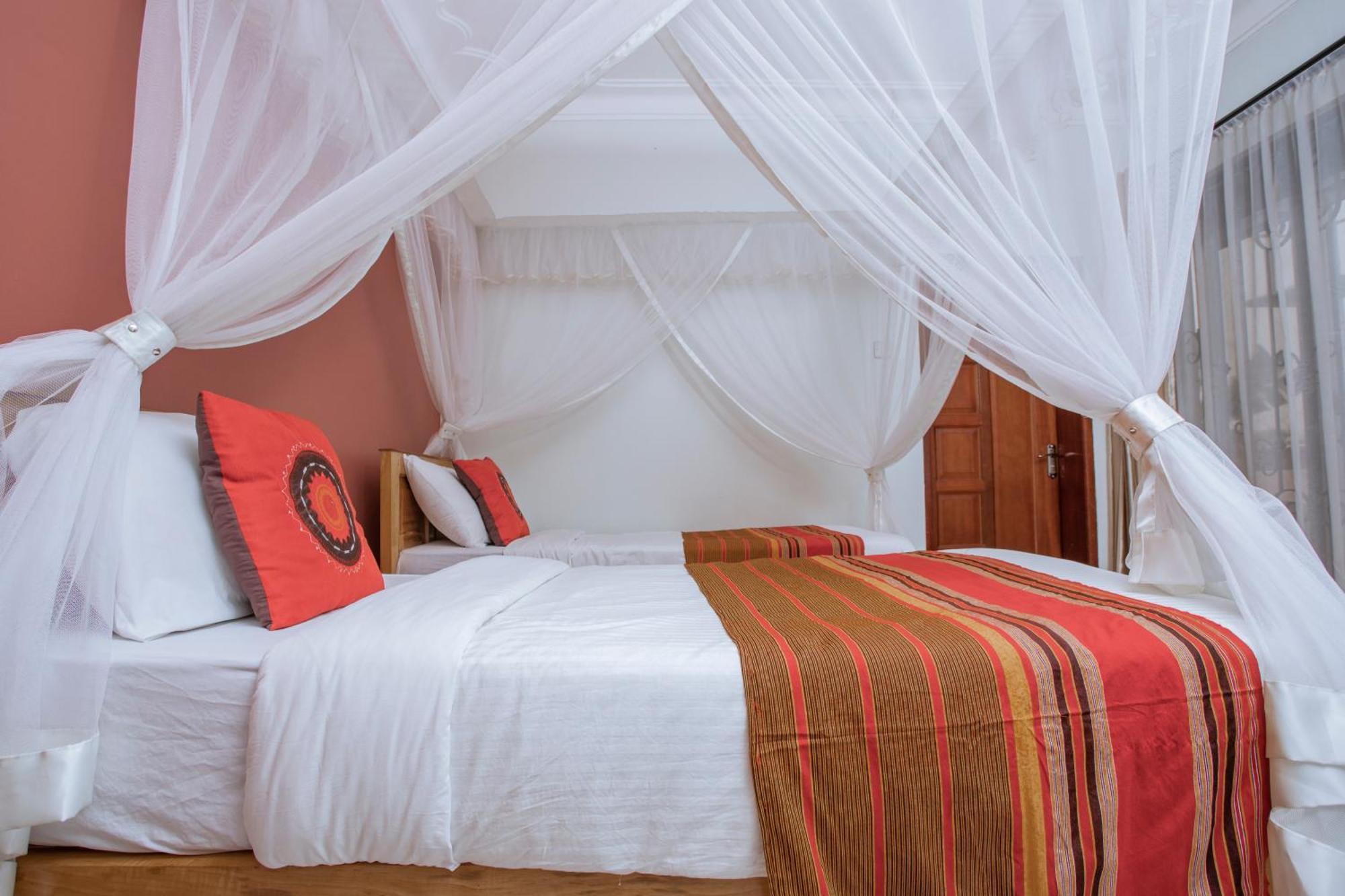 Silver Oaks Hotel Boma Fort Portal Eksteriør bilde