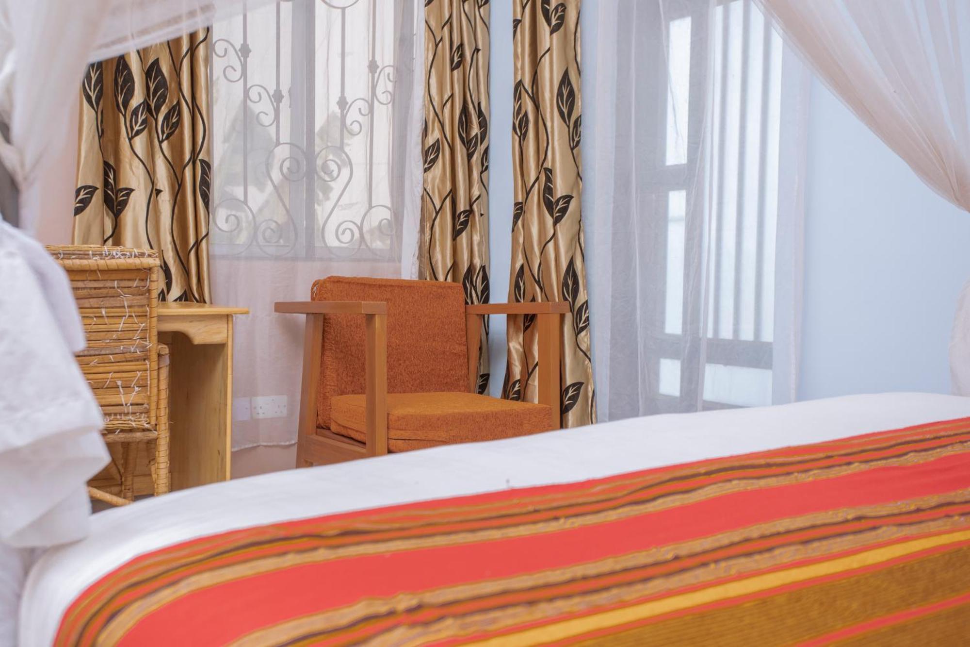 Silver Oaks Hotel Boma Fort Portal Eksteriør bilde