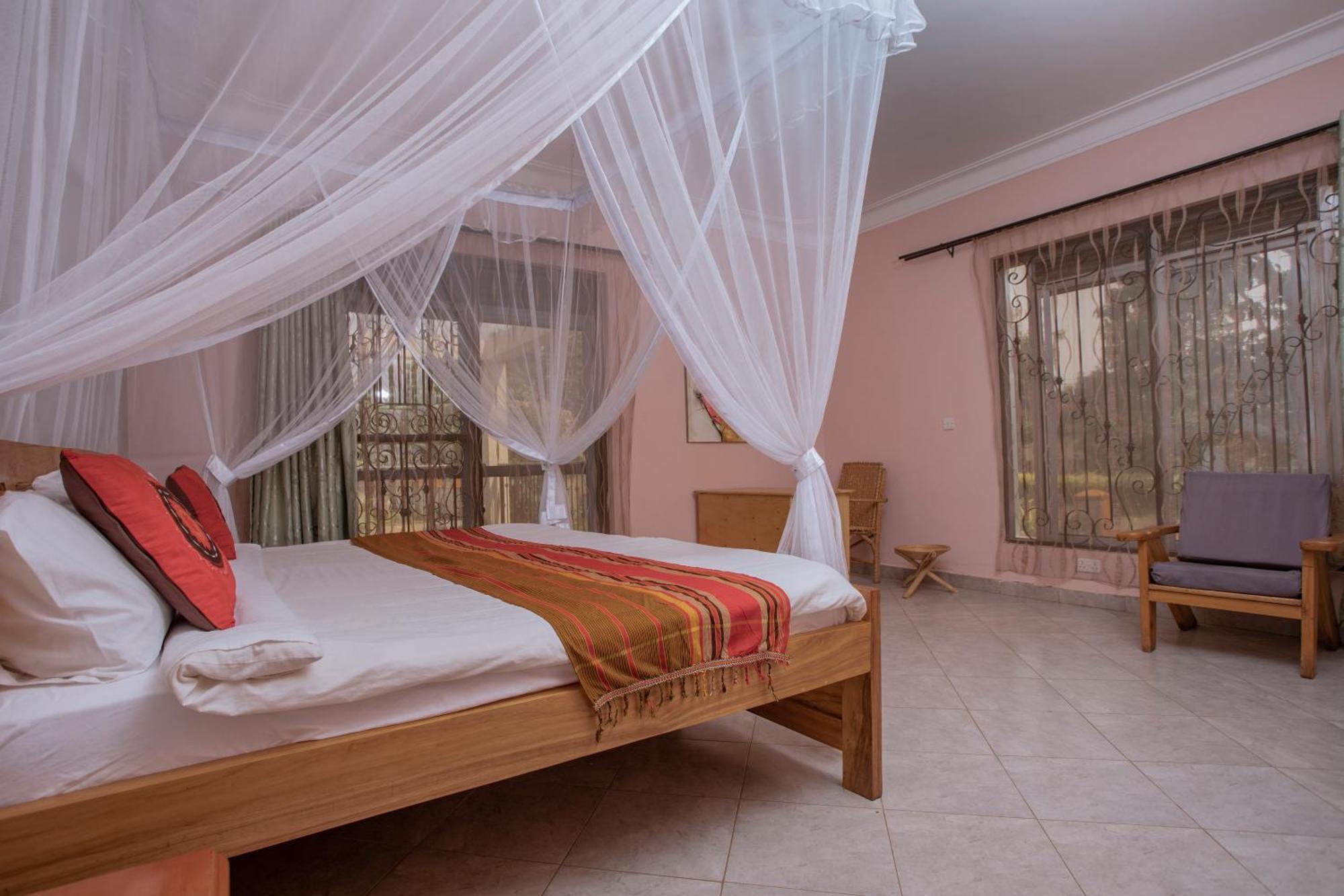 Silver Oaks Hotel Boma Fort Portal Eksteriør bilde