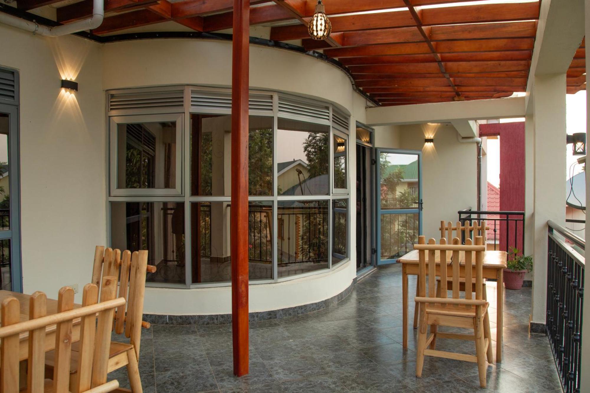Silver Oaks Hotel Boma Fort Portal Eksteriør bilde