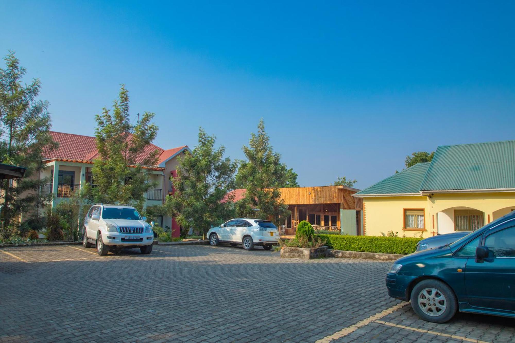 Silver Oaks Hotel Boma Fort Portal Eksteriør bilde