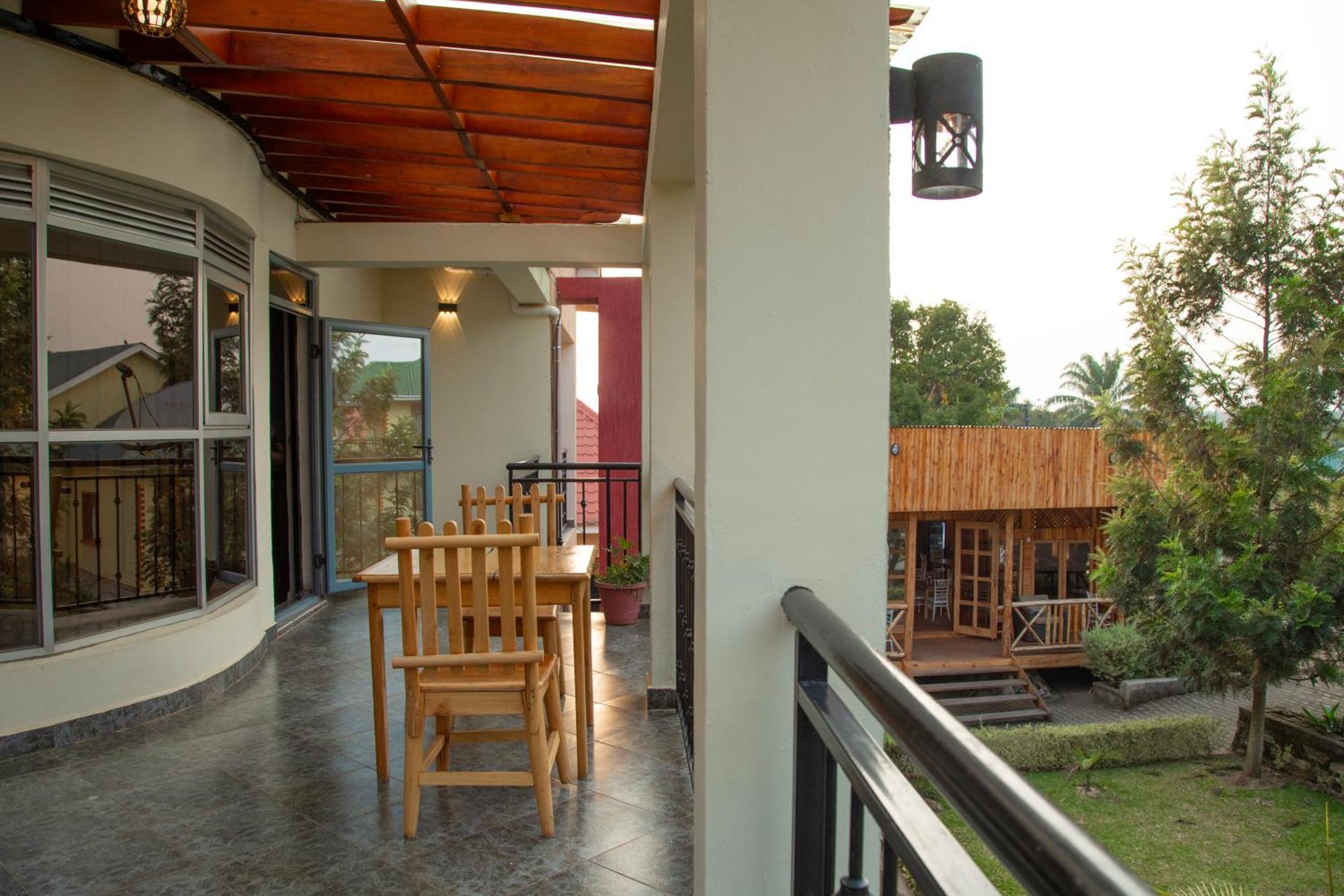 Silver Oaks Hotel Boma Fort Portal Eksteriør bilde