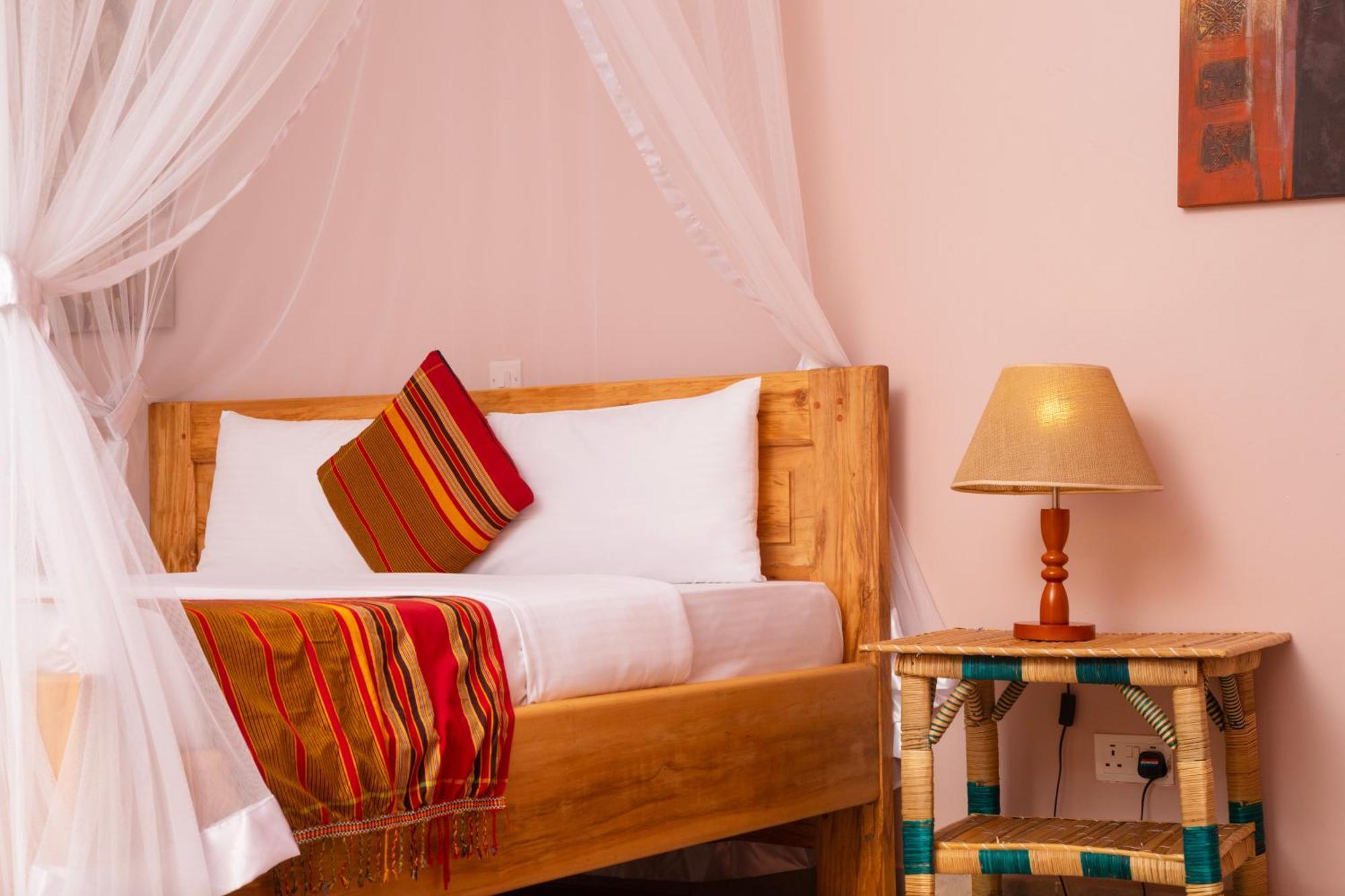 Silver Oaks Hotel Boma Fort Portal Eksteriør bilde